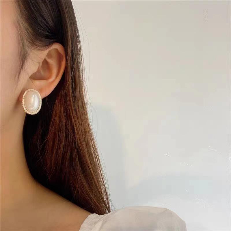 Silver Needle Retro Court Style Cat's Eye Oval Stud Earrings - Elegant, Artistic, and Girly.