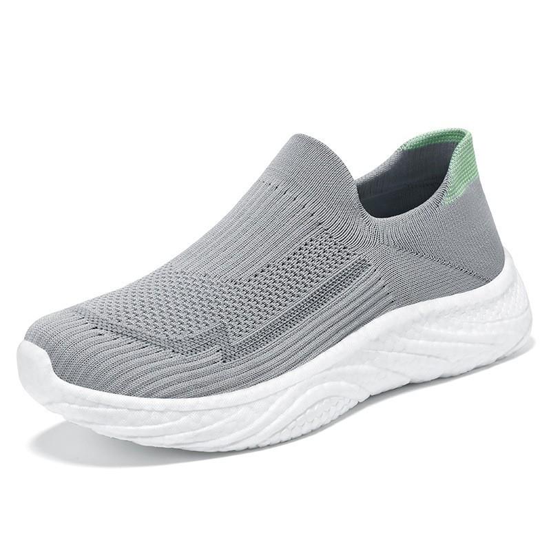 Shoes men's shoes are breathable and do not stink. One foot pedal socks shoes solid color versatile couple casual shoes breathable flying woven sin
