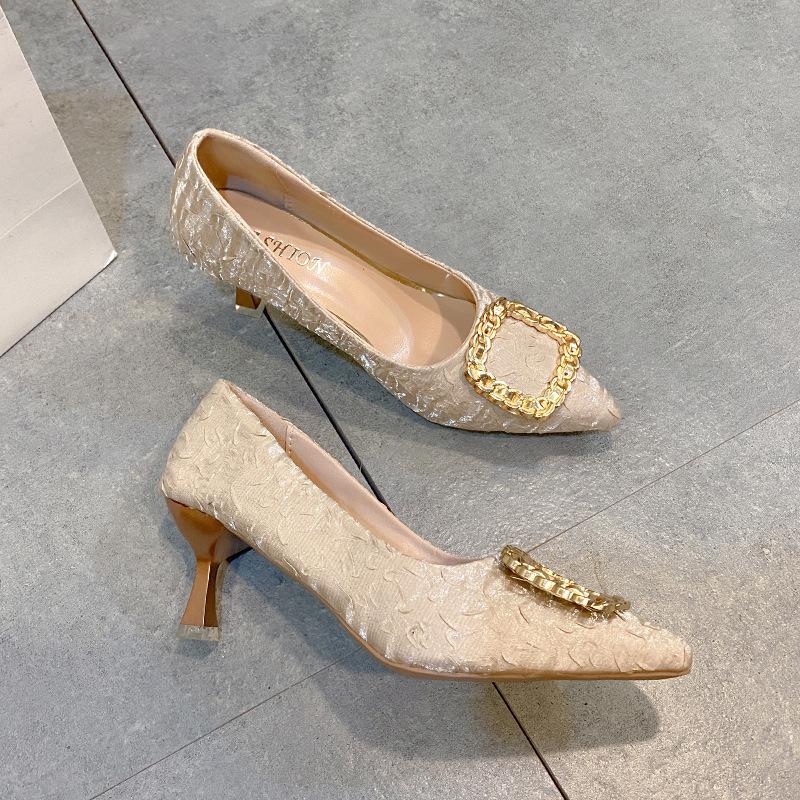 Feenhafter Temperament spitzer High Heels Damen Herbst neue Mode plissiert quadratische Schnalle leichte Mund Stiletto Schuhe