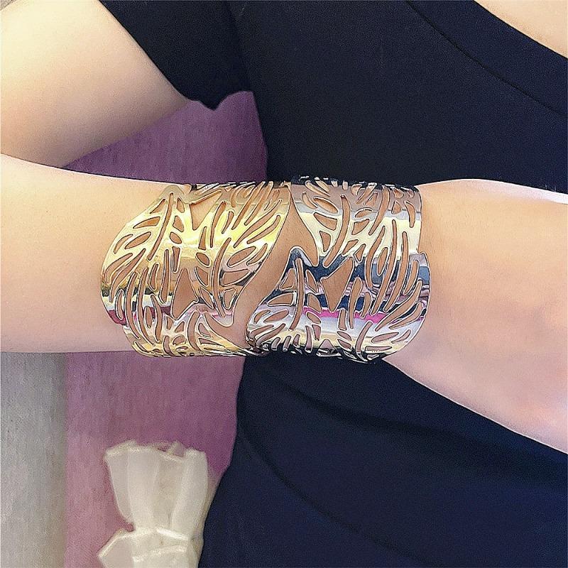 French Casualclassy Open Glossy Bracelet Niche Styleretrocut Out Leaf Bracelet