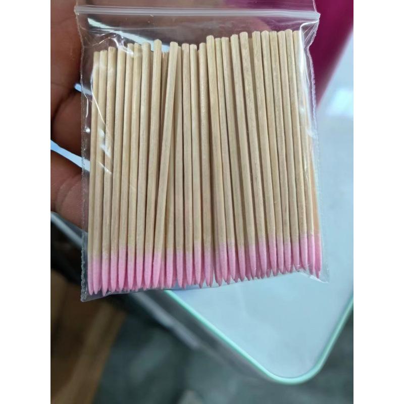 Dual-sided cotton swabs for applying lotions, serums, and skincare; perfect for spot removal in beauty salons.