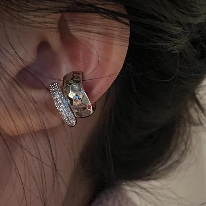 

Модные двухслойные манжеты для ушей с цирконием, серьги без пирсинга, 2023, модные уникальные металлические зажимы для ушей в стиле панк с геометрическим рисунком для женщин, ювелирные изделия