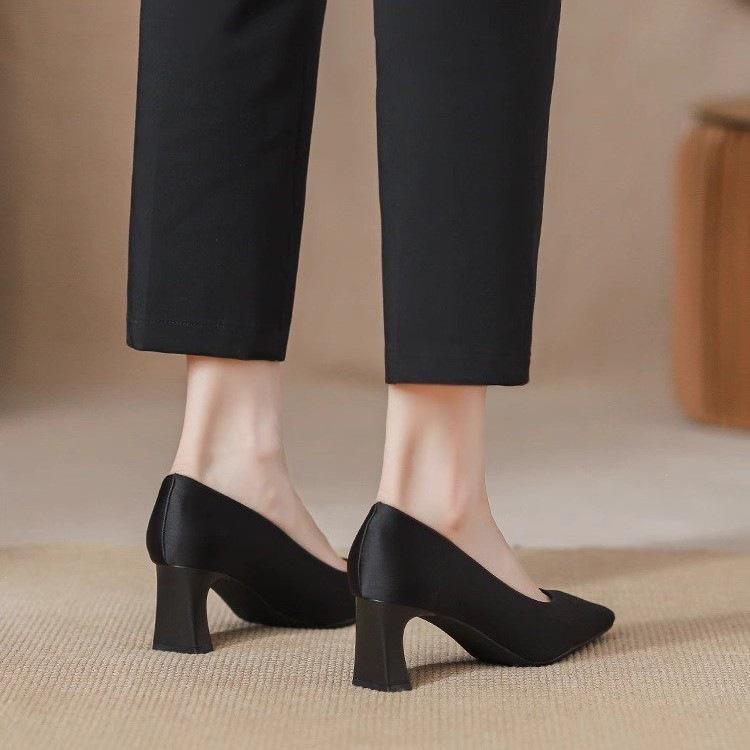 French niche design temperament celebrity high heels autumn new thick heel nude satin commuter shoes