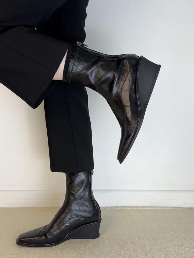 

Версия из коровьей кожи~ Ботильоны из эластичной тонкой кожи в британском стиле с квадратным носком, женские ботильоны на танкетке, увеличивающие высоту каблука, из мягкой кожи, черные, с короткой молнией сзади 39