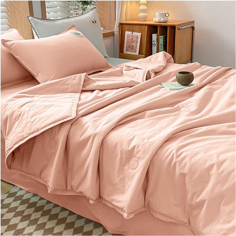 

Scalloped Edge Embroidered Lightweight Summer Quilt