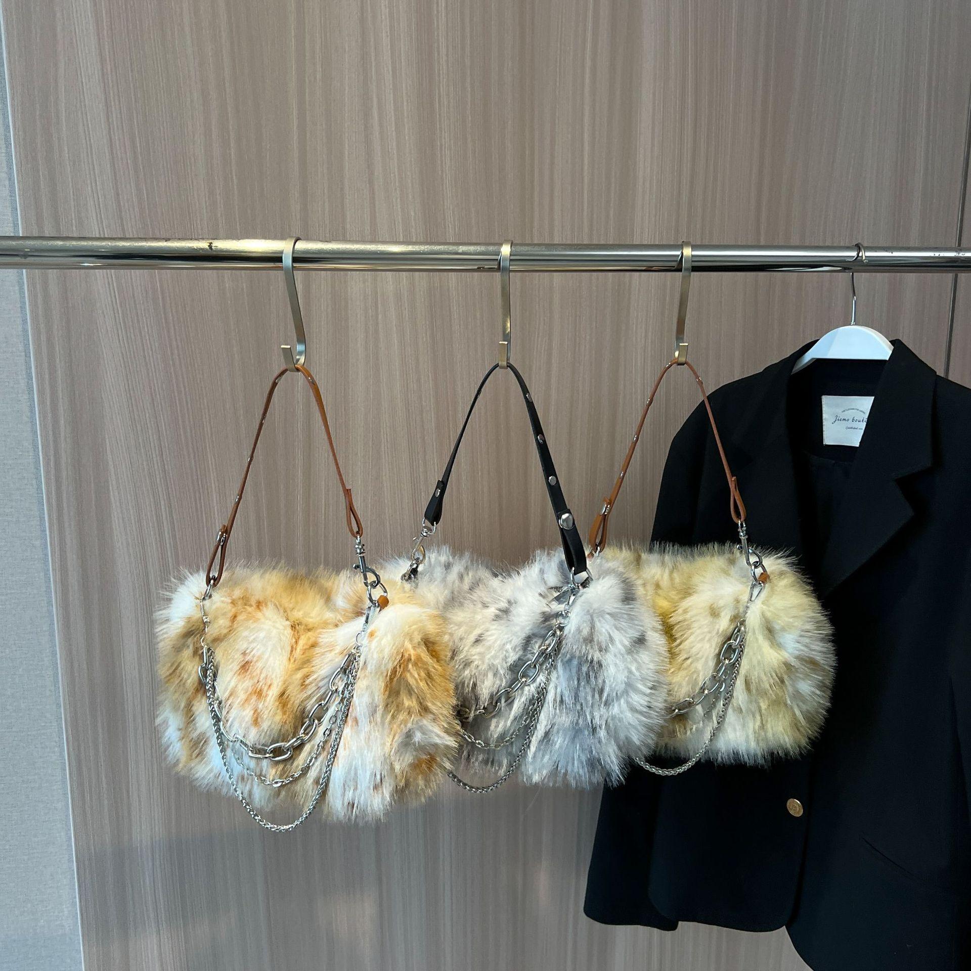 

Gradual change color plush chain versatile underarm bag women s 2025 autumn and winter niche design ins shoulder oblique span bag