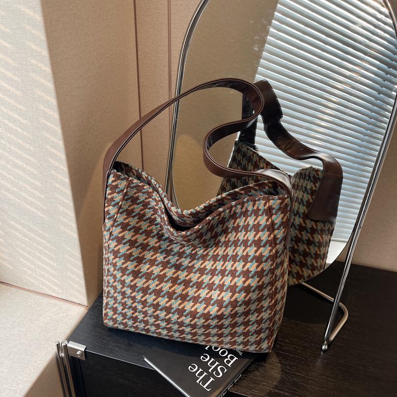Autumn and Winter Fashion Plaid Tote Bag Women's New High-end Sense Large-capacity Shoulder Bag Commuter Bag