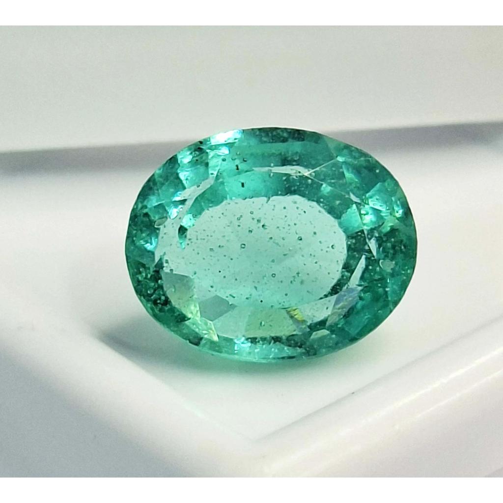 Beautiful Natural Green Zambian Emerald 7-9 Ct Oval Cut Certified Gemstone