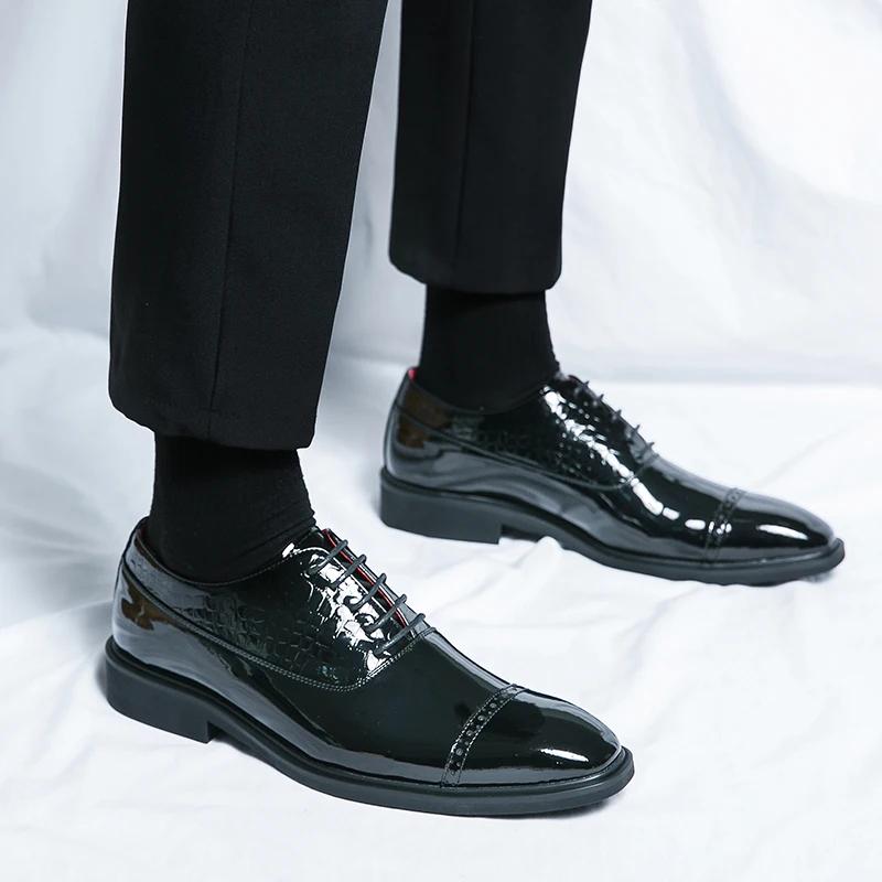 Luxury Designer Pointed Gold Black Brogue Oxford Leather Shoes for Men Formal Wedding Prom Dress Shoes Men Man Homecoming