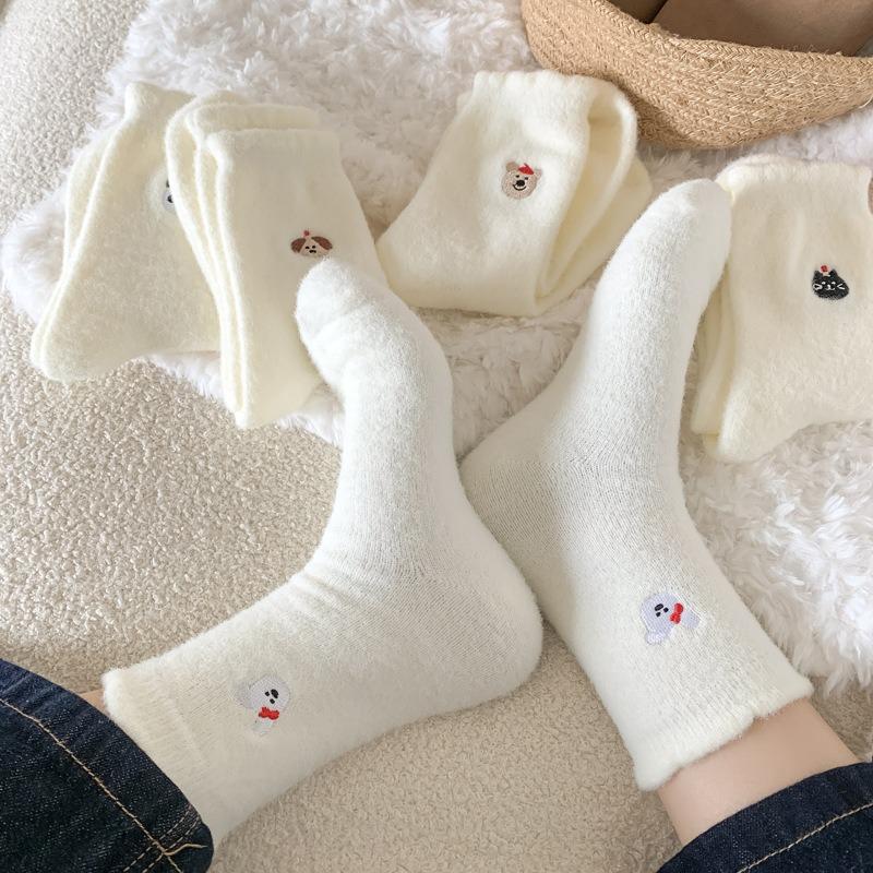 Plush Socks Women's Autumn and Winter Cartoon Embroidery Thickened Warm Home Floor Socks Confinement Socks Winter Sleep Socks
