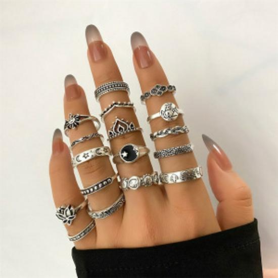 Retro Floral Carved Multi-Piece Stacking Ring Set