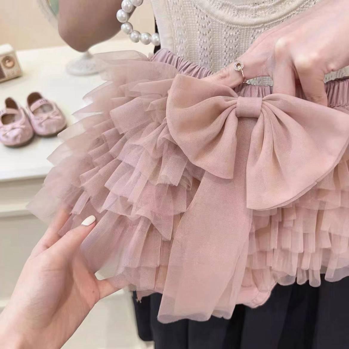 

Стильный летний комплект для девочек 2024 года: вязаный топ без рукавов и юбка из сетки Size 110