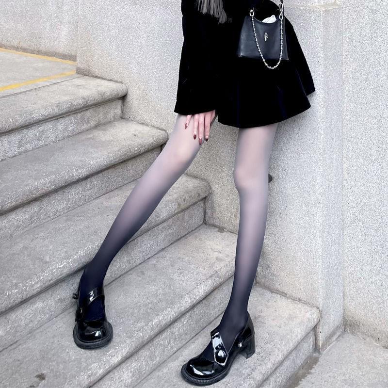 

Чулки в стиле Лолиты с градиентом белого и персикового цвета - розового и черного шелкового цвета, тонкие с юбкой, Pure Desire. Closed Crotch серый