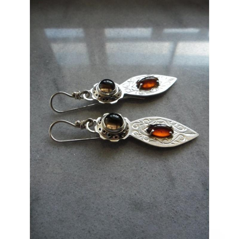 Vintage Carved Patterned Synthetic Garnet Earrings, Simple and Elegant Women's Earrings