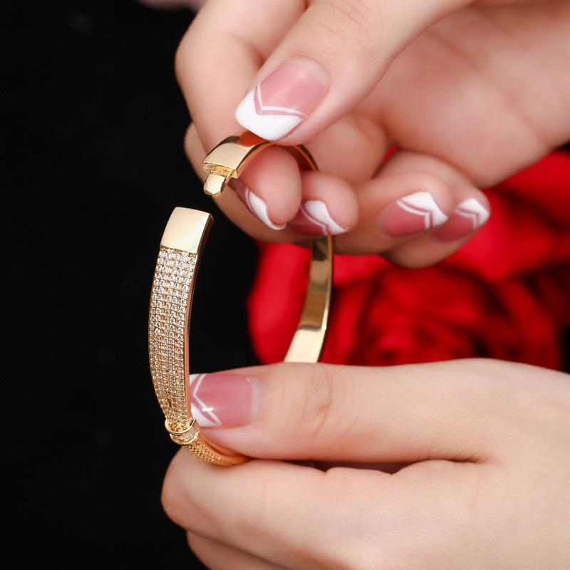 S0133 Hand Jewelry, Simple Bow Zircon Bracelet, Personalized Spring Buckle Bracelet.