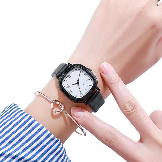 

Женские кварцевые часы с квадратным циферблатом, мягкий ремешок из искусственной кожи, точная регулируемая пряжка, студенческие наручные часы для девочек, модные ювелирные изделия, подарок на день рождения чёрный