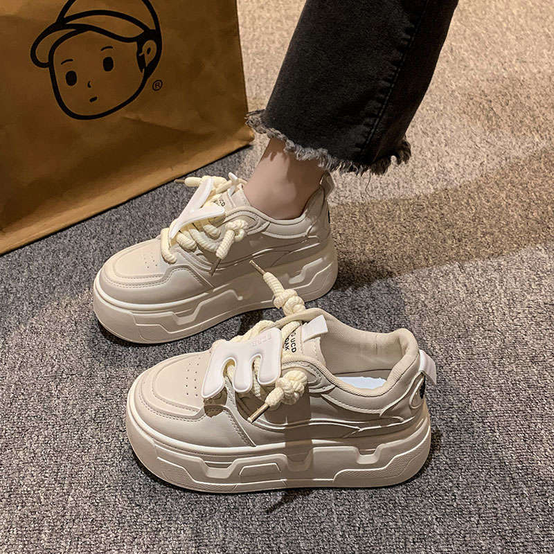 Herbst und Winter beliebte neue kleine Höhe erhöhende Muffin-Plateau-Sportschuhe lässige kleine weiße Schuhe Damen-Trendschuhe