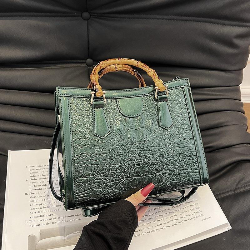 2023 Cross Border New Tote Bag Women's Bag Foreign Trade Leisure Large Capacity Crocodile Pattern Bag Women's Bamboo Handbag