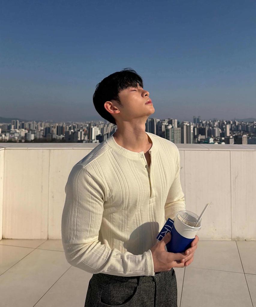 Peuloseseu Airy Henley - Cream