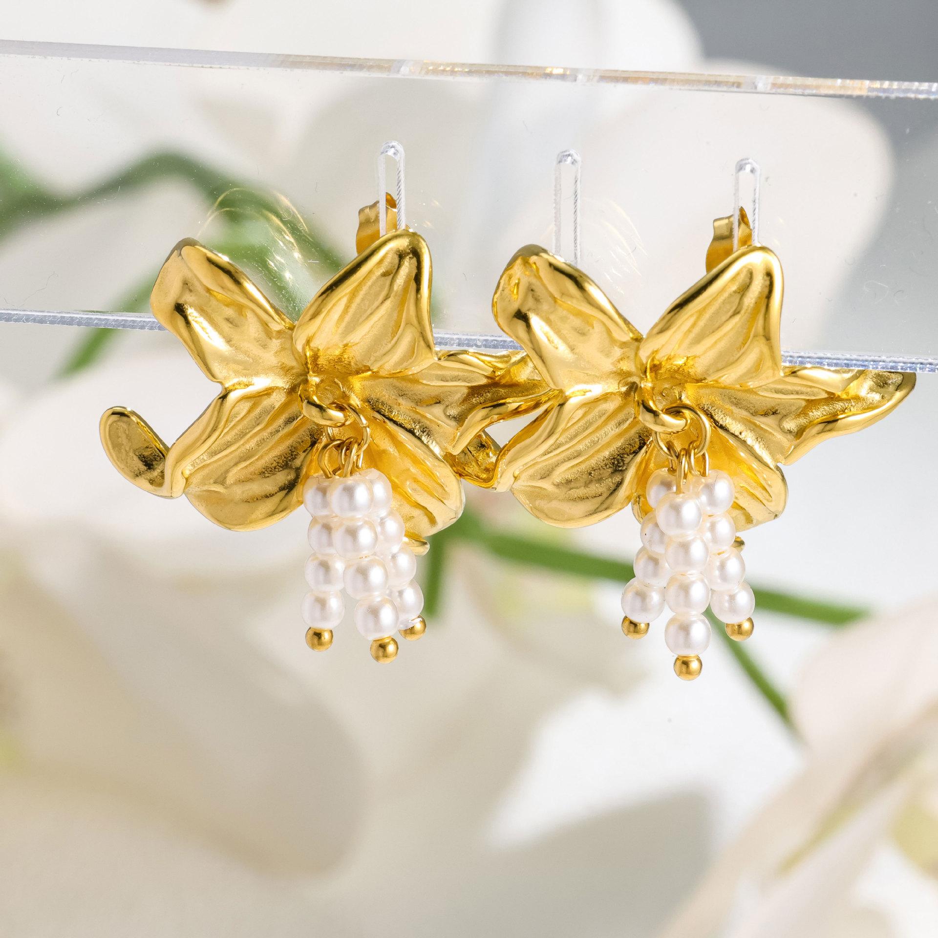 Personalized Light Luxury Flower Pearl Fringed Earrings Feel Stud Earrings Fashion Cold Style Earrings