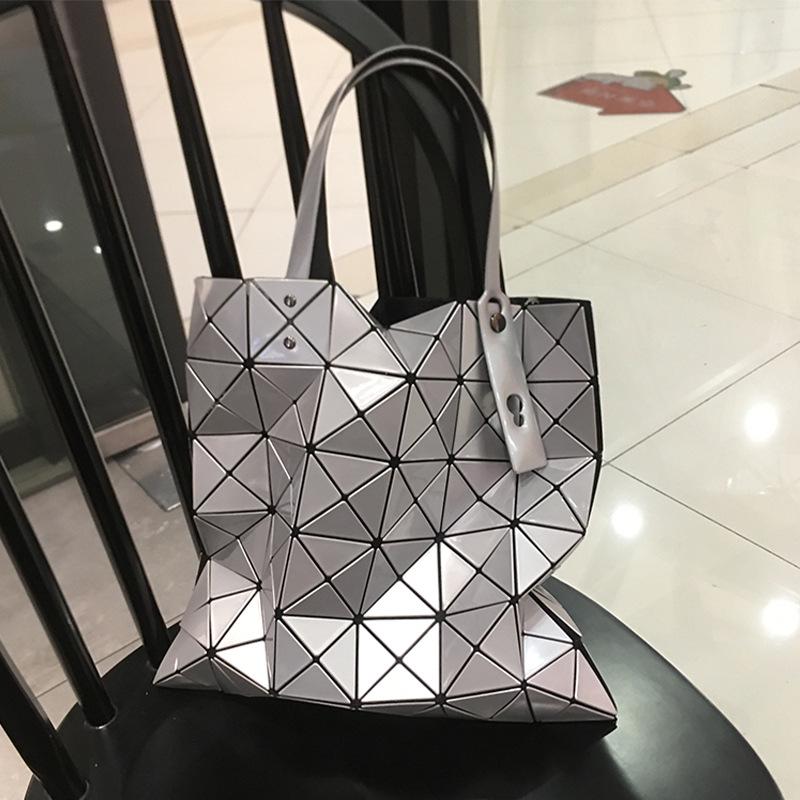 Diamond Geometric Tote: 2024 Fashionable Large-Capacity Shoulder Bag for Women