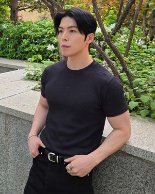 ADLIELOS Ribbed Muscle Fit Short Sleeve T-Shirt [Black]