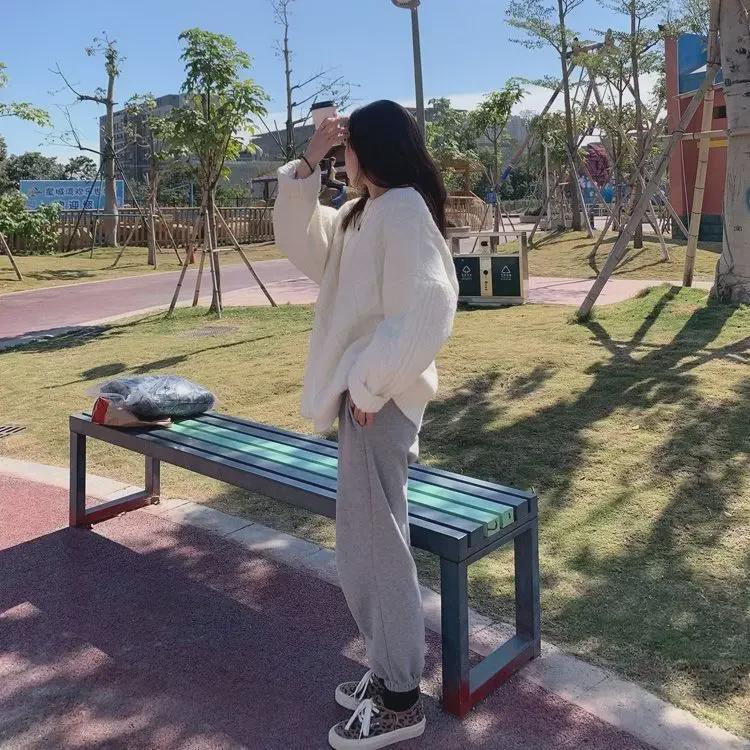 2023 Autumn/Winter Women's White Thick Knit Pullover Sweater - Loose Korean Style