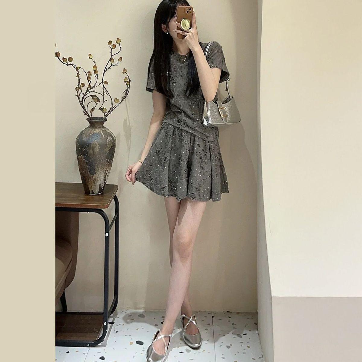 

New Arrival: Plus Size Ripped Rhinestone Two-Piece Set - Slimming Short Sleeve and Shorts for Curvy Women XXL [126-140 jin]