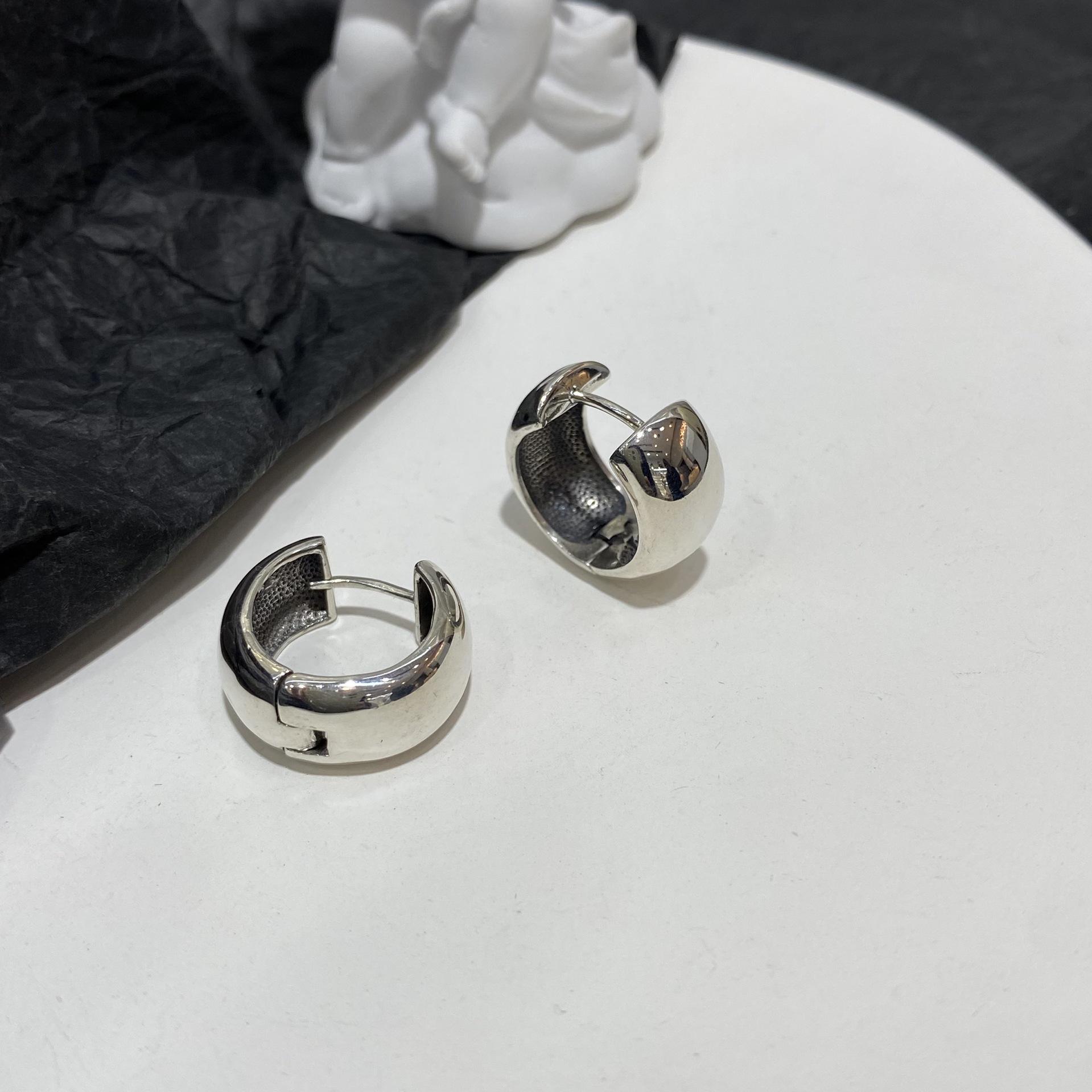 Trendy Geometric Round Circle Earrings: Minimalist, Versatile Cool Style Studs for Women