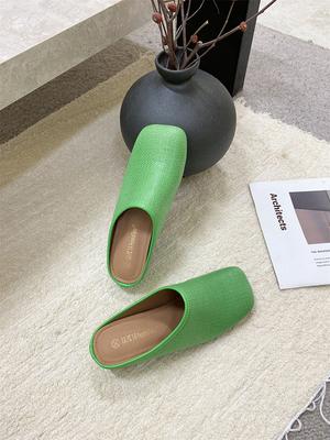 2025 Novas Mules Tecelagem de Grama Salto Médio Bico Quadrado Sapatos de Salto Femininos Chinelos Artesanais Sapatos de Verão Passarela Sapatos de Exterior para Senhora