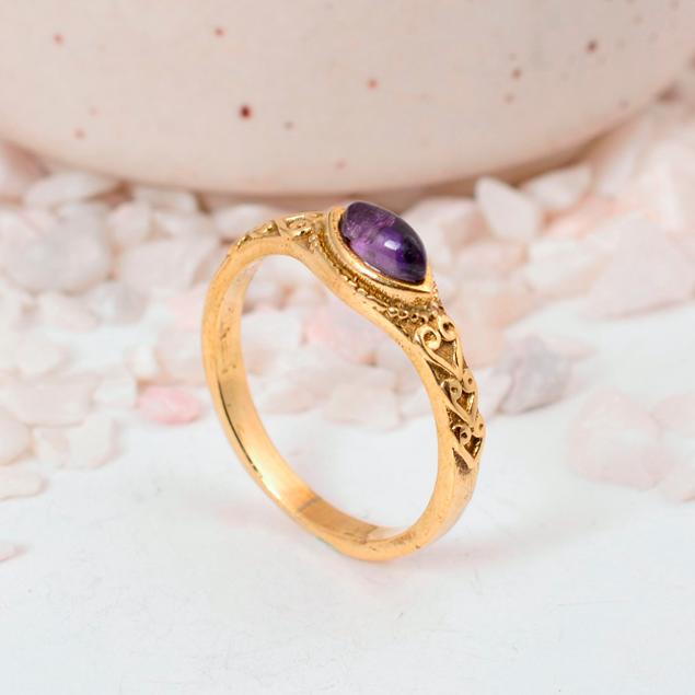 Vintage Gold Amethyst Marquise Ring: Delicate purple navette gemstone and ornate filigree band, perfect for stacking.
