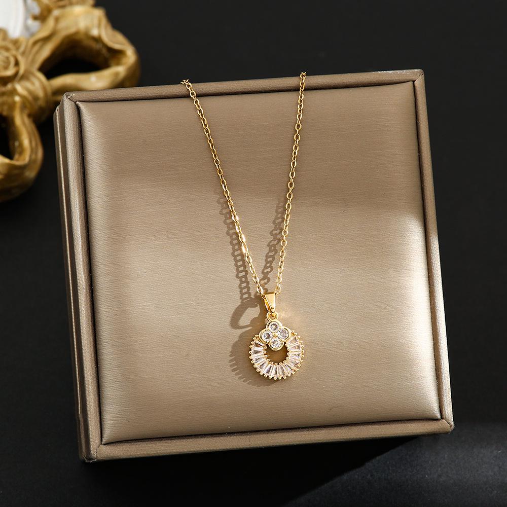 Elegant Gold-Plated Chinese-Style Four-Leaf Clover Necklace with Imitation Hetian Jade Pendant for Women