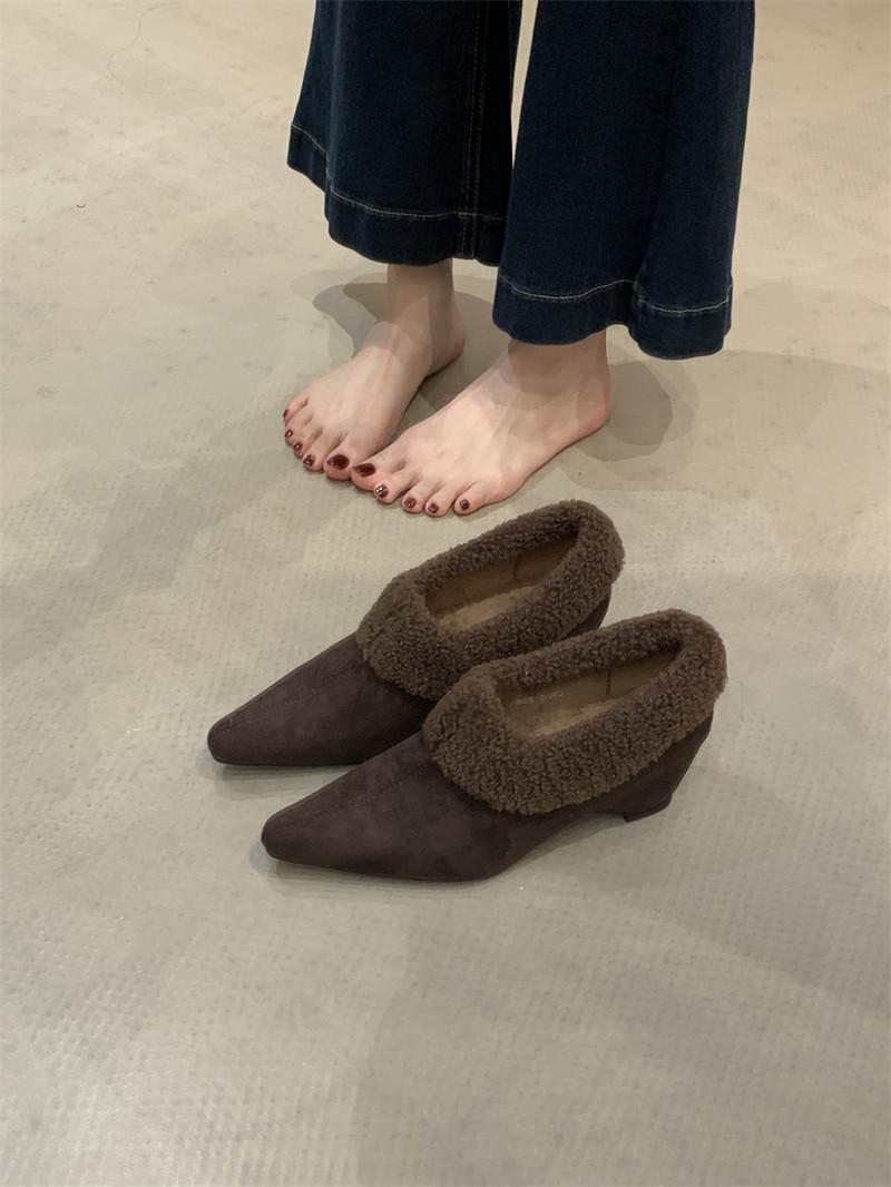 

The ancient gray loafer small leather shoes are beautiful, plush single shoes are worn with plush shoes 40 темно-коричневого кольору