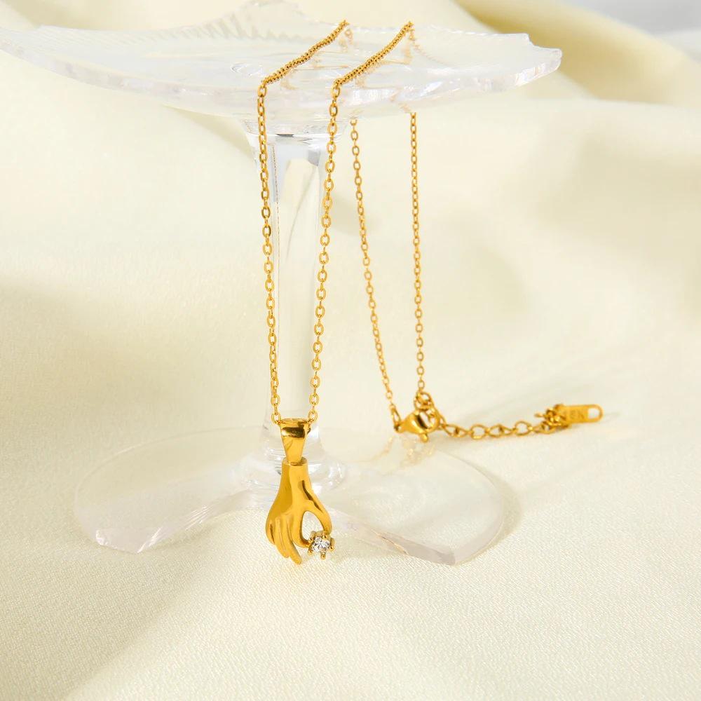 INS Light Luxury Rose Flower Sun Double Ring Pendant Necklace, 18K Gold-Plated Stainless Steel, Waterproof Clavicle Chain