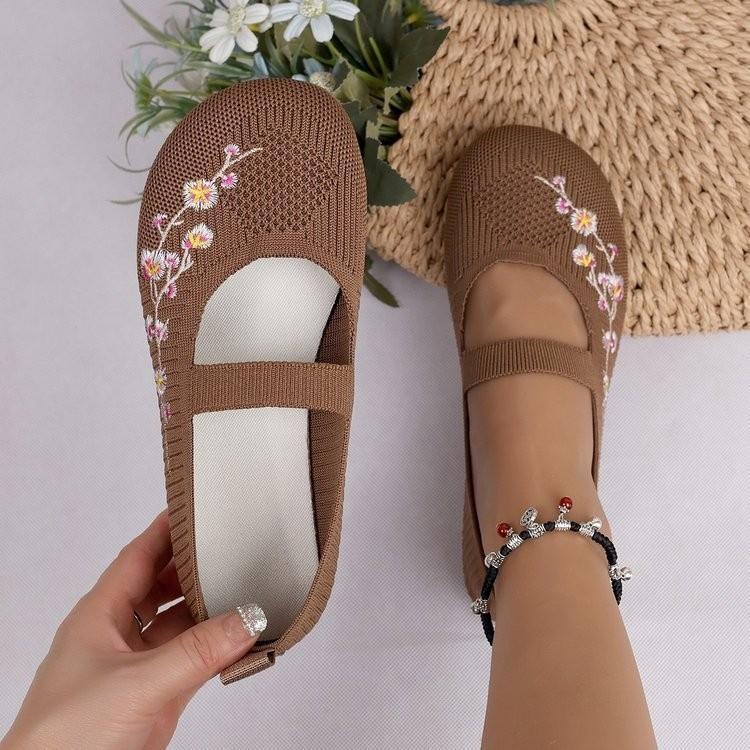 

Mom shoes summer hollow mesh shoes middle-aged and elderly one-pedal ethnic style casual fly-woven embroidered shoes 36-44 large size 44 темно-коричневого