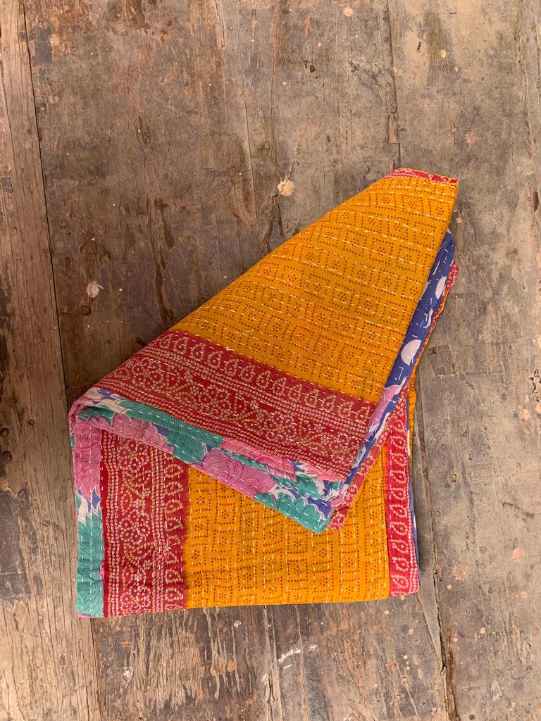 Vintage Kantha Quilt: Handgefertigte Wendbare Baumwoll-Überwurfdecke