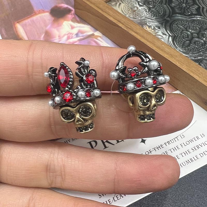 

Серьги-пусеты Maijia Baroque Evil Eye - Гениальный дизайнерский модный тренд красный