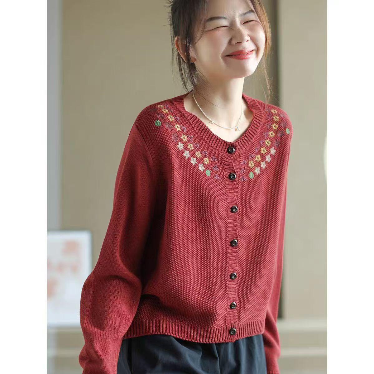 

Johnature Женский осенний модный винтажный однобортный свитер с круглым вырезом, однотонный свитер свободного покроя с вышивкой One Size красный