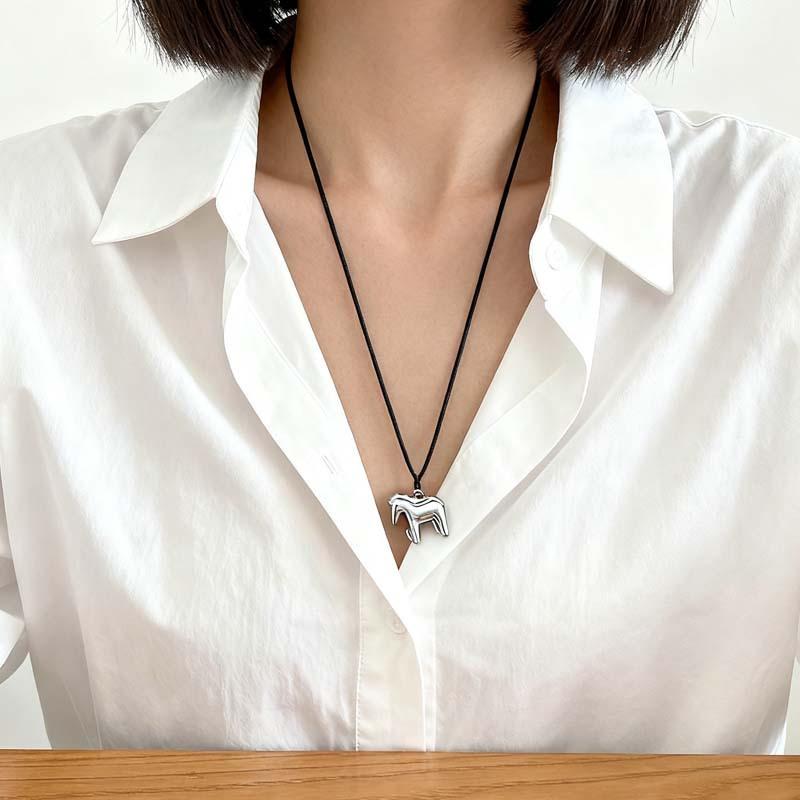 Funny Smooth Surface Metallic Cartoon Horse Flower Pendant Necklaces for Women Long Adjustable Wax Rope Chain Chokers