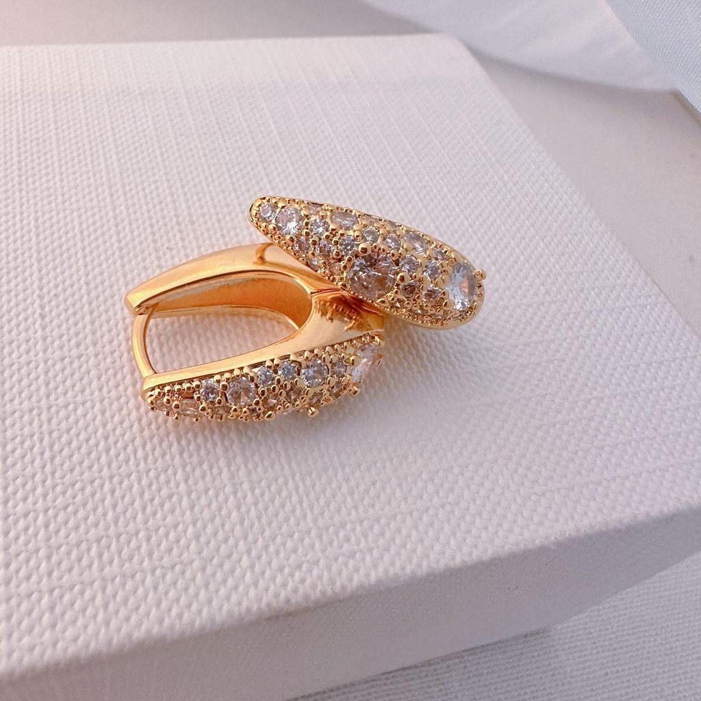 Oval Metal Ear Cuffs with Micro-Paved Zirconia - Sparkling, Fashionable, and Versatile Design for Women