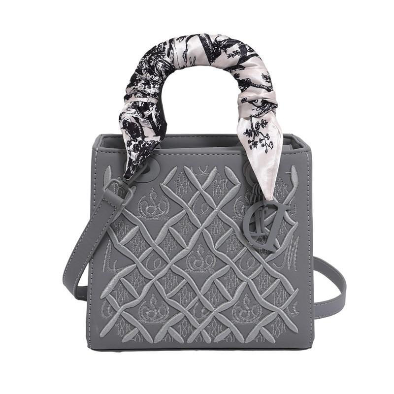 Heavy Industry Embroidery Versatile Princess Diana Bag New Fashion Silk Scarf Handbag Women's High-end Single Shoulder Messenger Bag