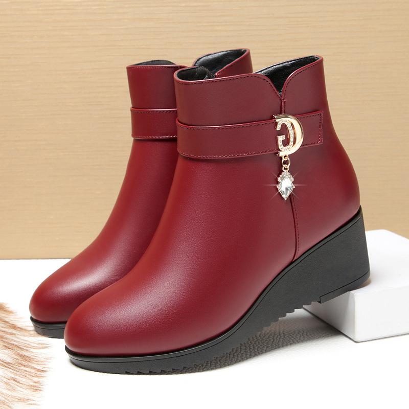 

mother leather women s spring season middle-aged non-slip soft-soled short boots leather plus thin velvet boots middle-aged and elderly women sshoes 41