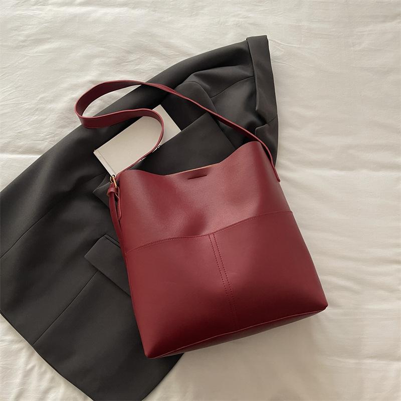 Large Capacity Bucket Bag Women's Bag Retro Fashion Versatile Shoulder Messenger Bag Autumn Niche High-end Tote Bag