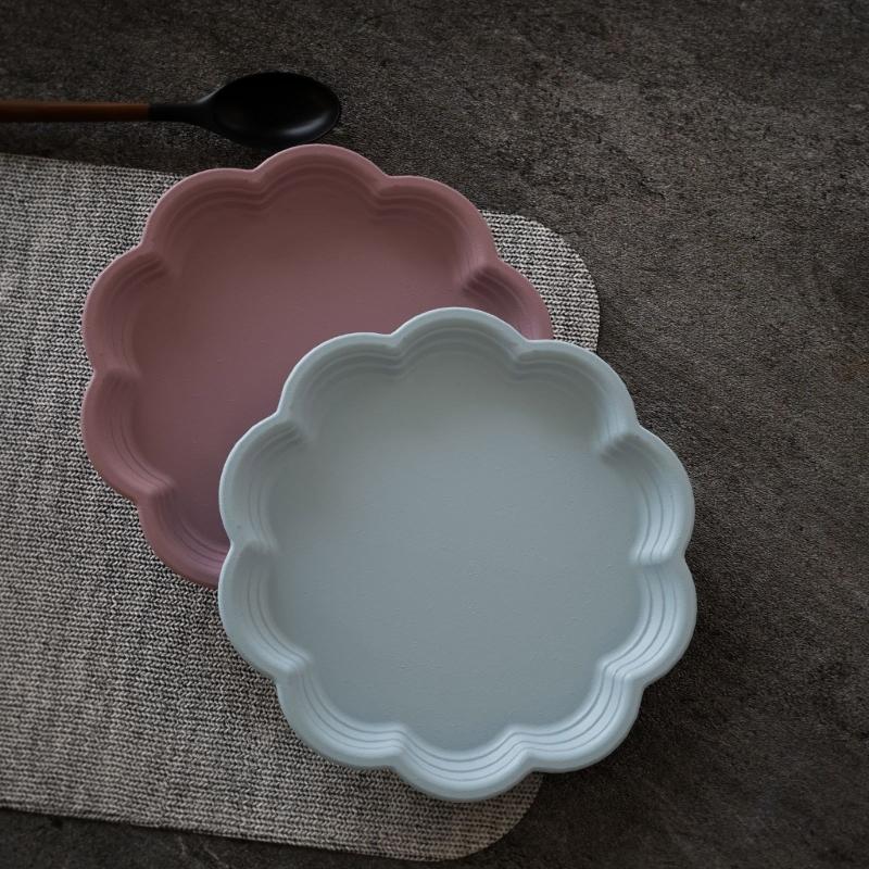 Decorative Round Silicone Tray Mold Portable Silicone Crafting Mold For Designing Elegant Round Home Trays with Lace