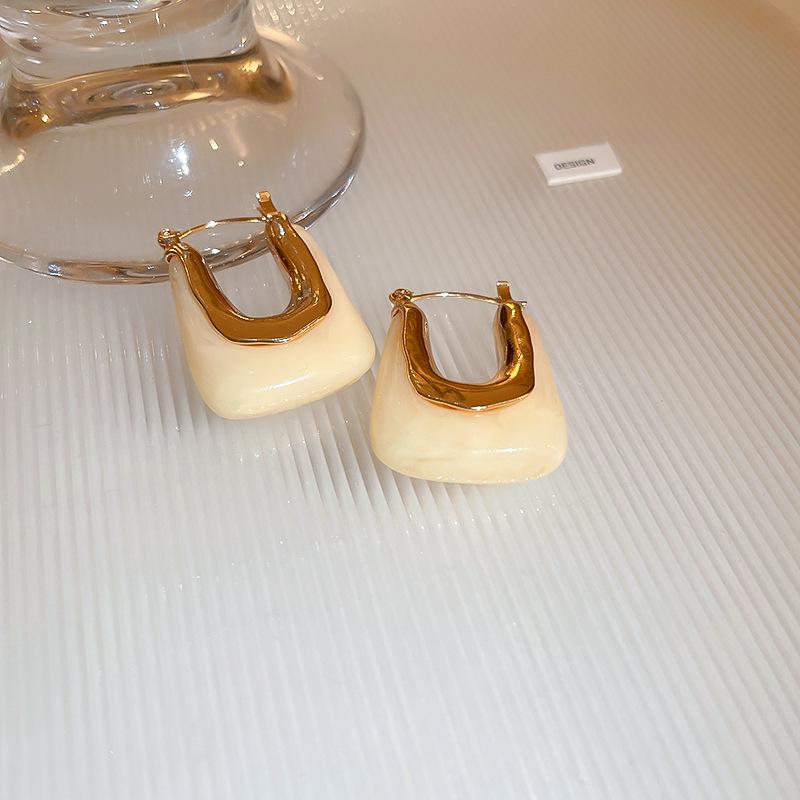 Geometric Resin Candy-Colored Ear Clips: Chic European & American Fashion Earrings for Women