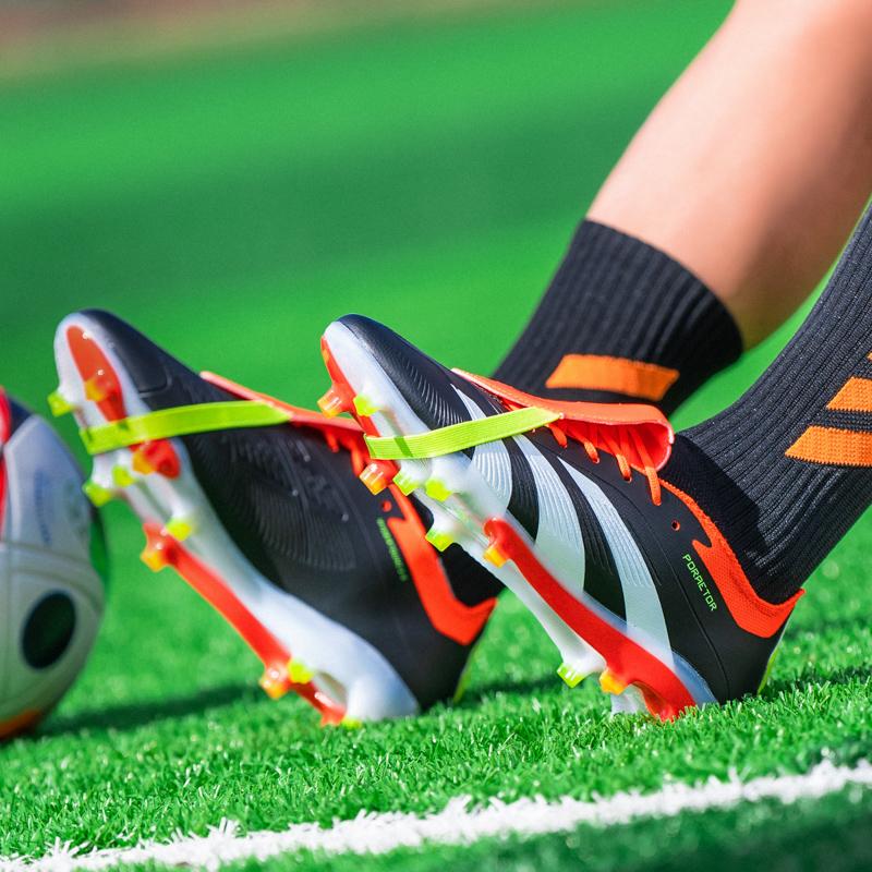 New Autumn High Quality Adult Football Shoes Lightweight Versatile Low Cut Sports Shoes Balanced and Flexible Nail Shoes