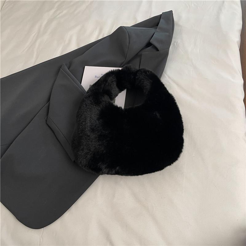 Korean Ins Trendy Fashion Plush Dumpling Bag 2025 Autumn New Foreign Style Plush Bag Large Capacity Shoulder Bag