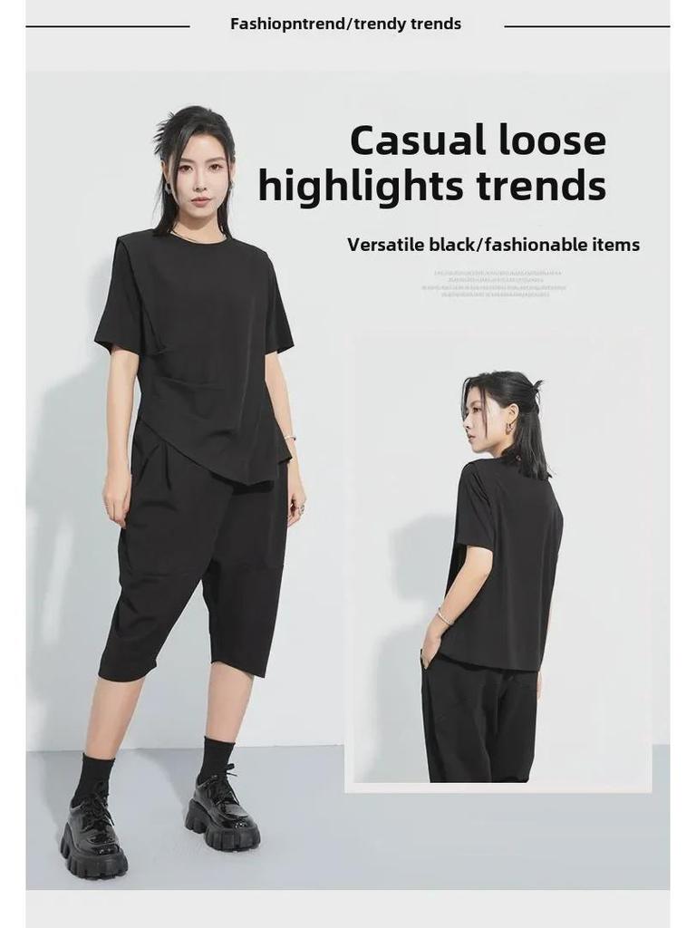 Ciemny Tencel Jedwab Lodowy Asymetryczny Dół Rzymski T-Shirt - Damski Top o Unikalnym Designie