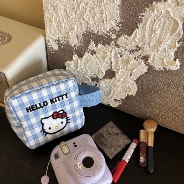 

New Lange Hello Kitty Cosmetic Bag Polaroid Storage Large Capacity Portable Fashion Zipper Square Bag Free Shipping