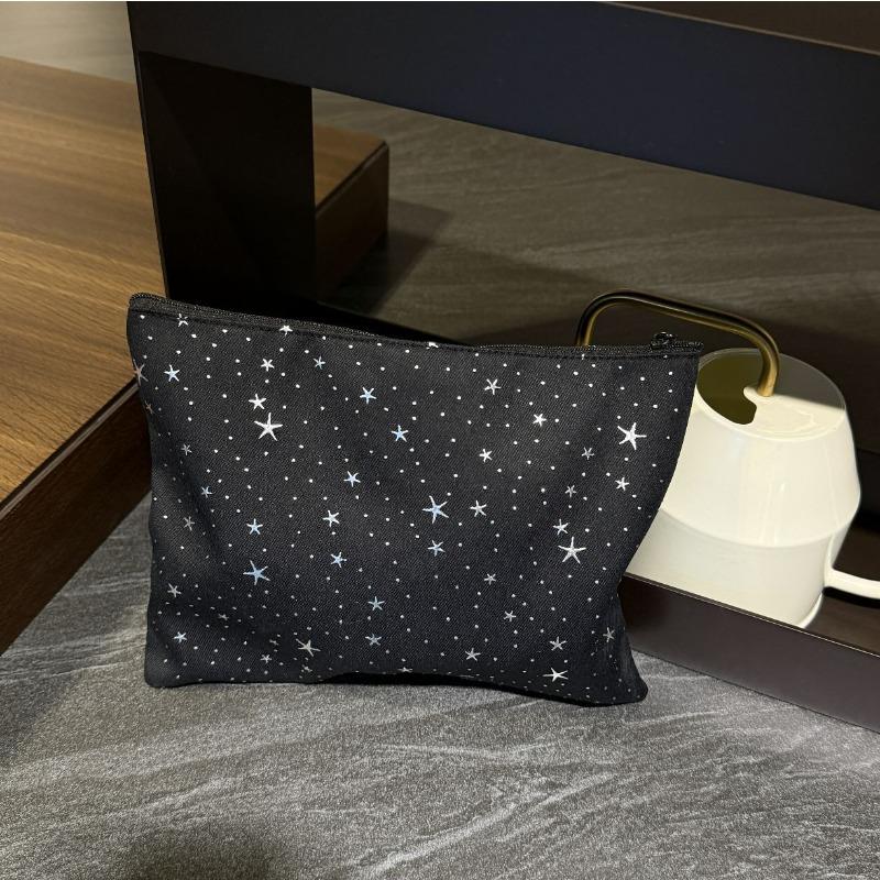The new star polka dot clutch bag has a large capacity to go out and is versatile. Portable clutch wash bag, cosmetic storage bag.